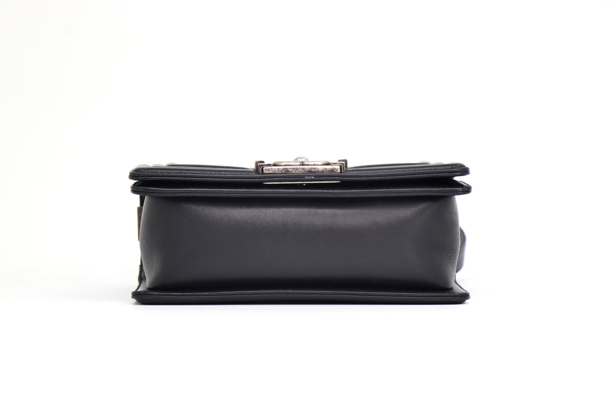 CHANEL Classic Boy Flap Bag, V-Stitched Chevron in Black, Discontinued