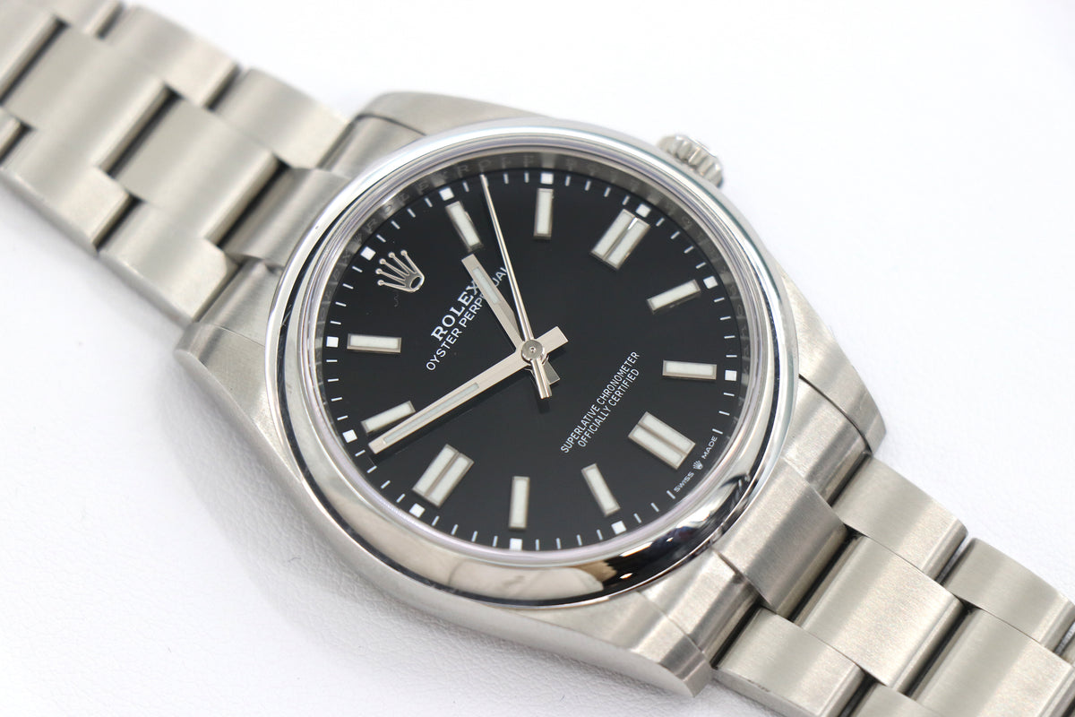ROLEX Oyster Perpetual 124300 41mm Oystersteel, Black Dial, Full Set