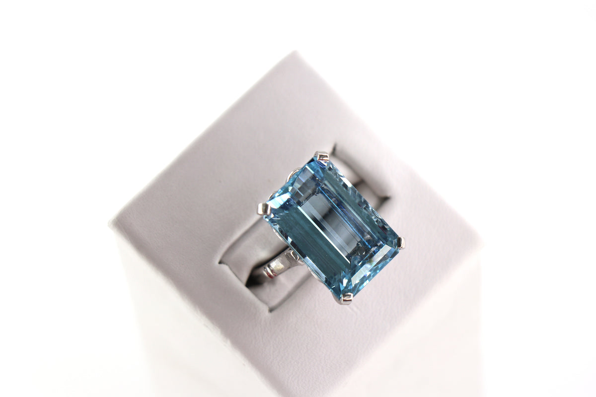 Aquamarine Solitaire Ring 18K White Gold, Aquamarine, Size 6/EU52
