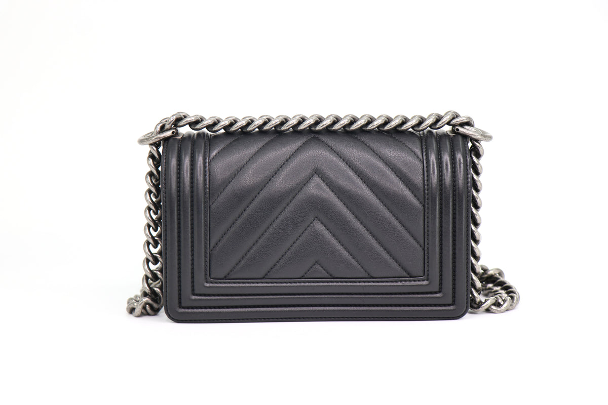 CHANEL Classic Boy Flap Bag, V-Stitched Chevron in Black, Discontinued