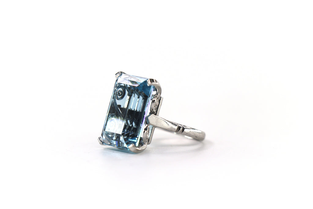 Aquamarine Solitaire Ring 18K White Gold, Aquamarine, Size 6/EU52
