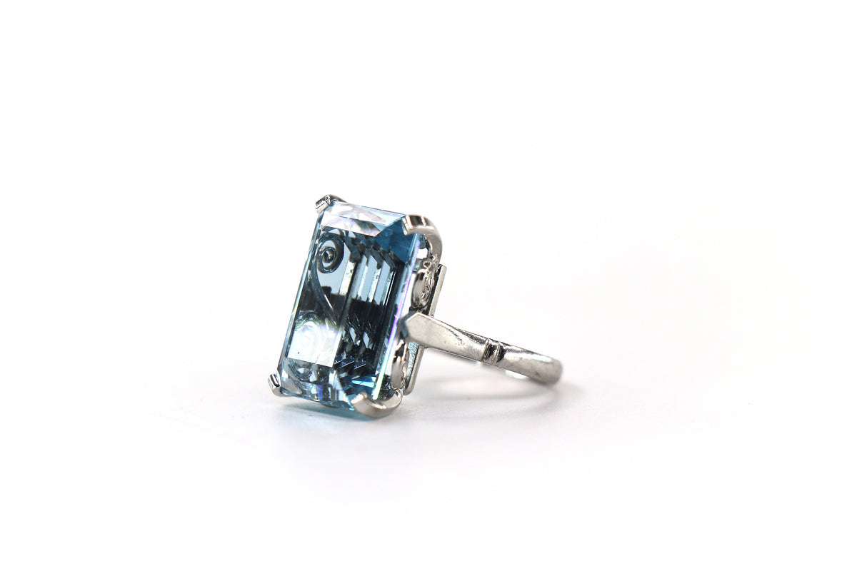 Aquamarine Solitaire Ring 18K White Gold, Aquamarine, Size 6/EU52