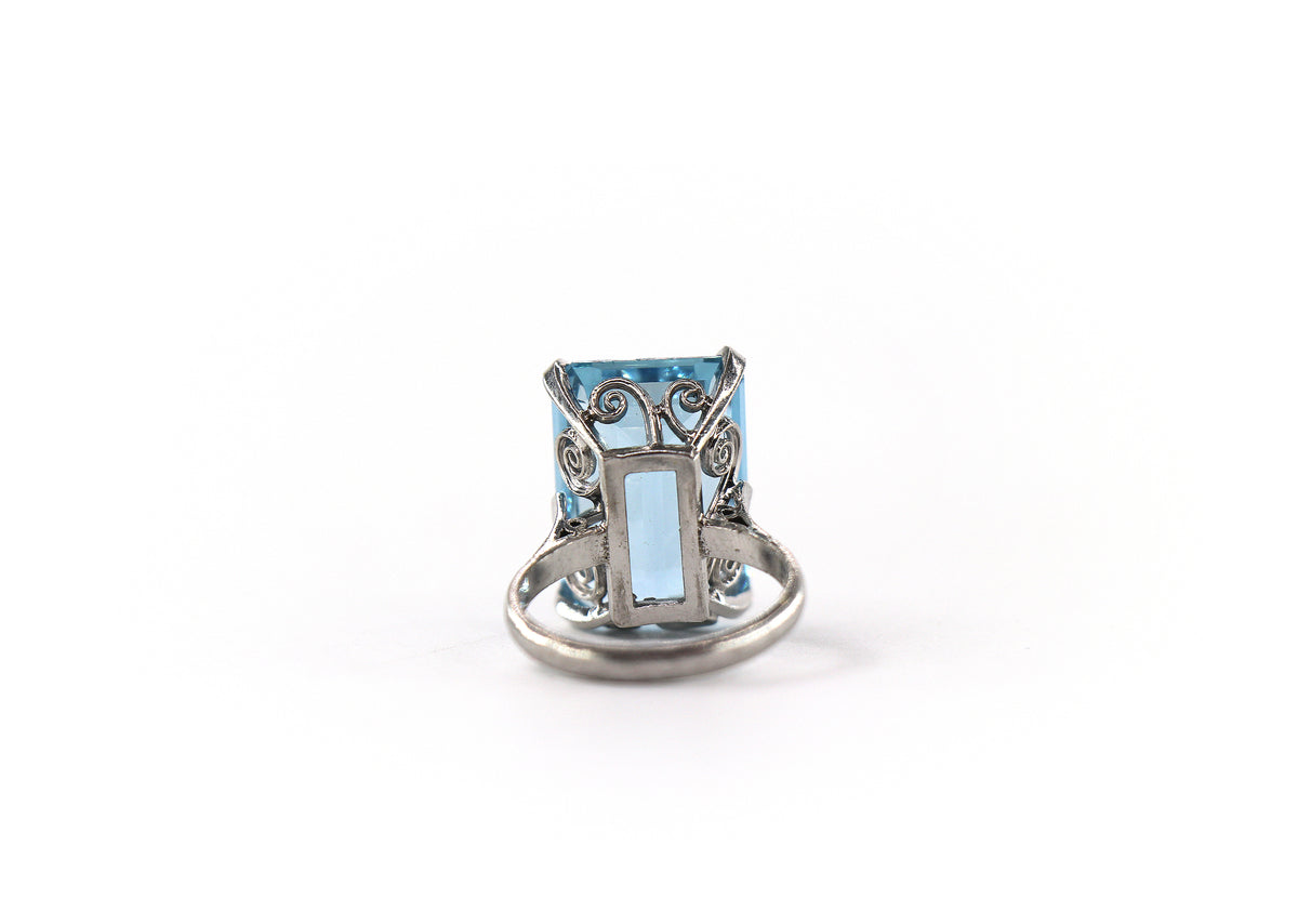 Aquamarine Solitaire Ring 18K White Gold, Aquamarine, Size 6/EU52